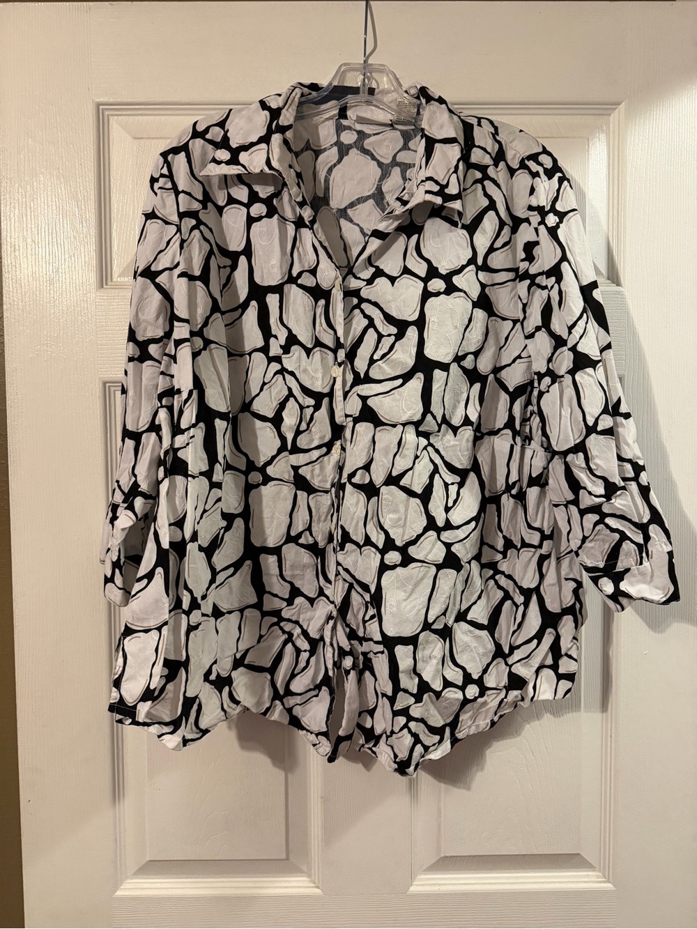 Black & White Patterned Women's Button-Up Top